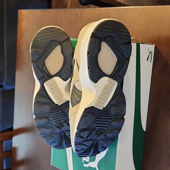 Brand New Puma Prevail PRM 9.5 UK is a 10.5 US. - Picture 6 of 8